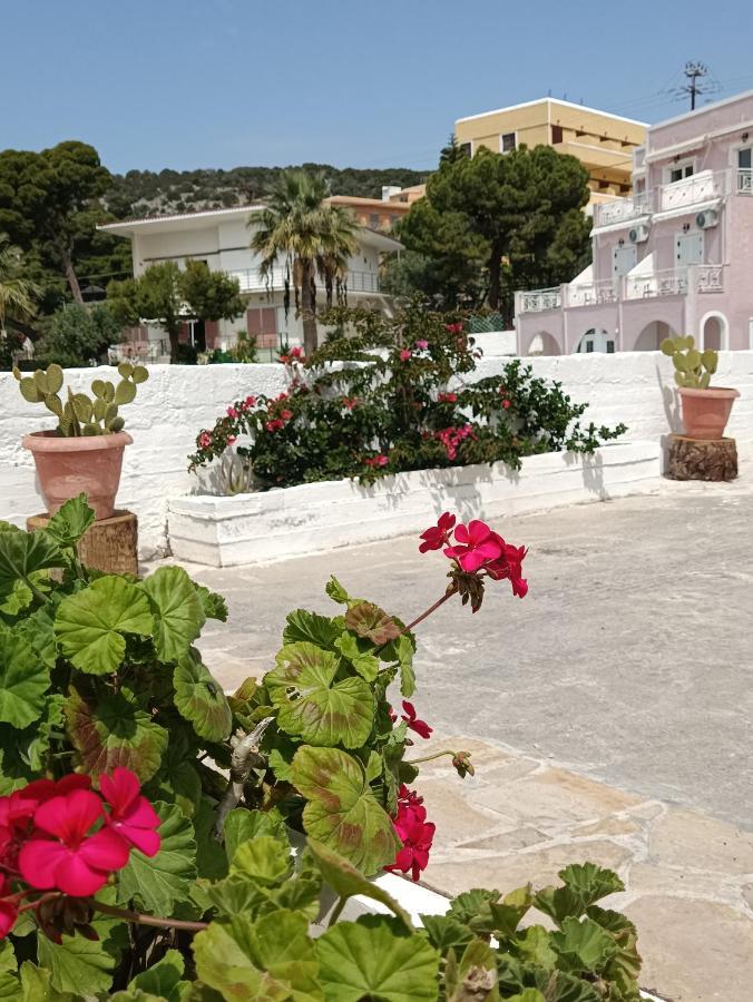 Meltemi Apartments Agia Marina  Exterior foto