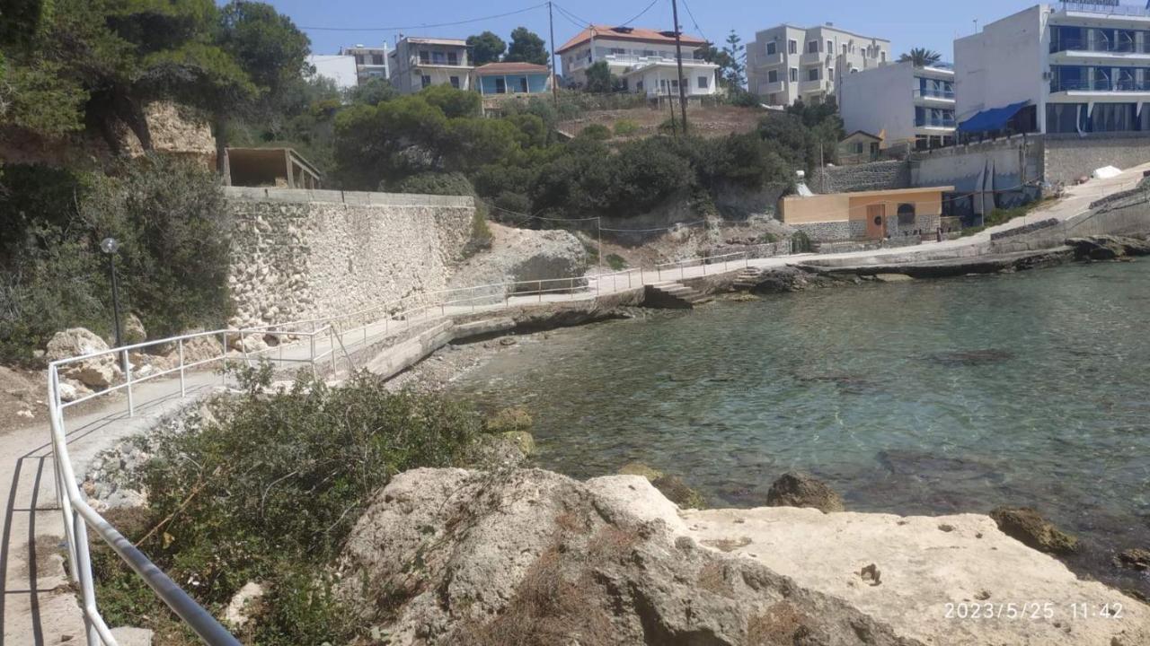 Meltemi Apartments Agia Marina  Exterior foto
